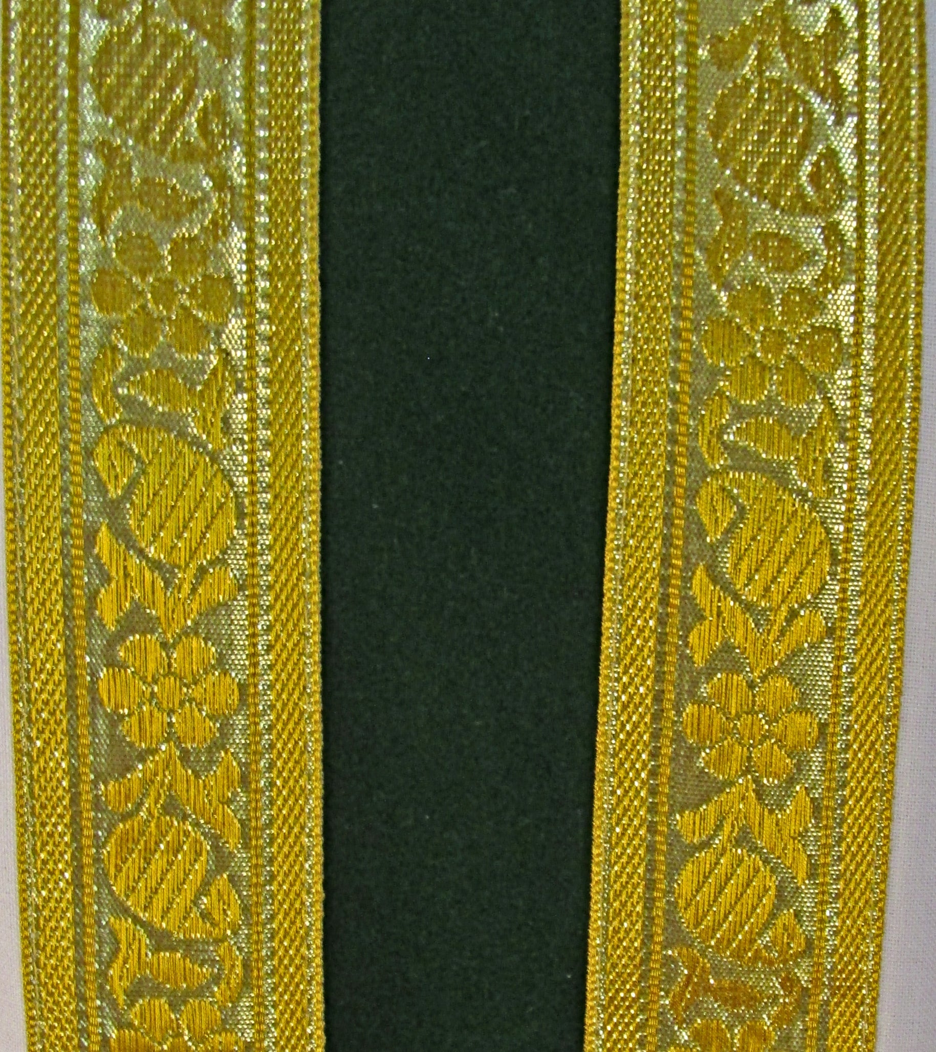 Chasuble - Gold/Velveteen Orphrey (075V)