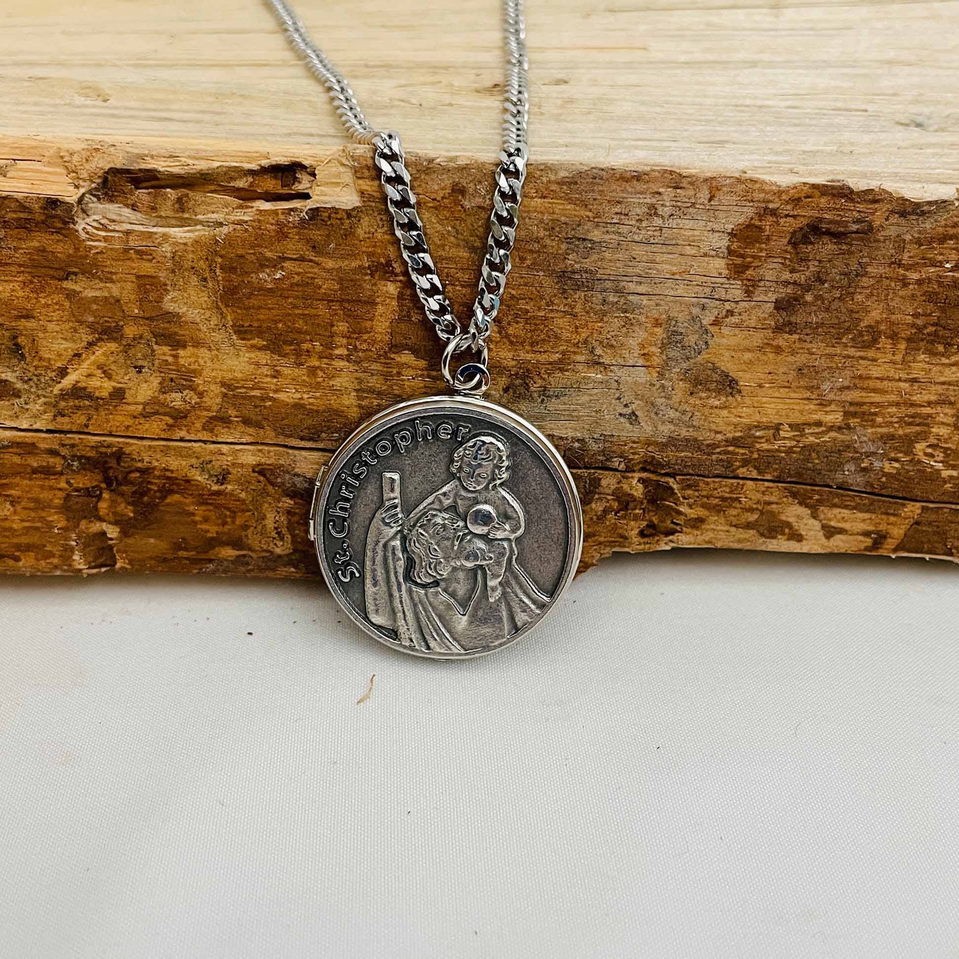 ST CHRISTOPHER SS Locket w/chain    (MOQ 2)