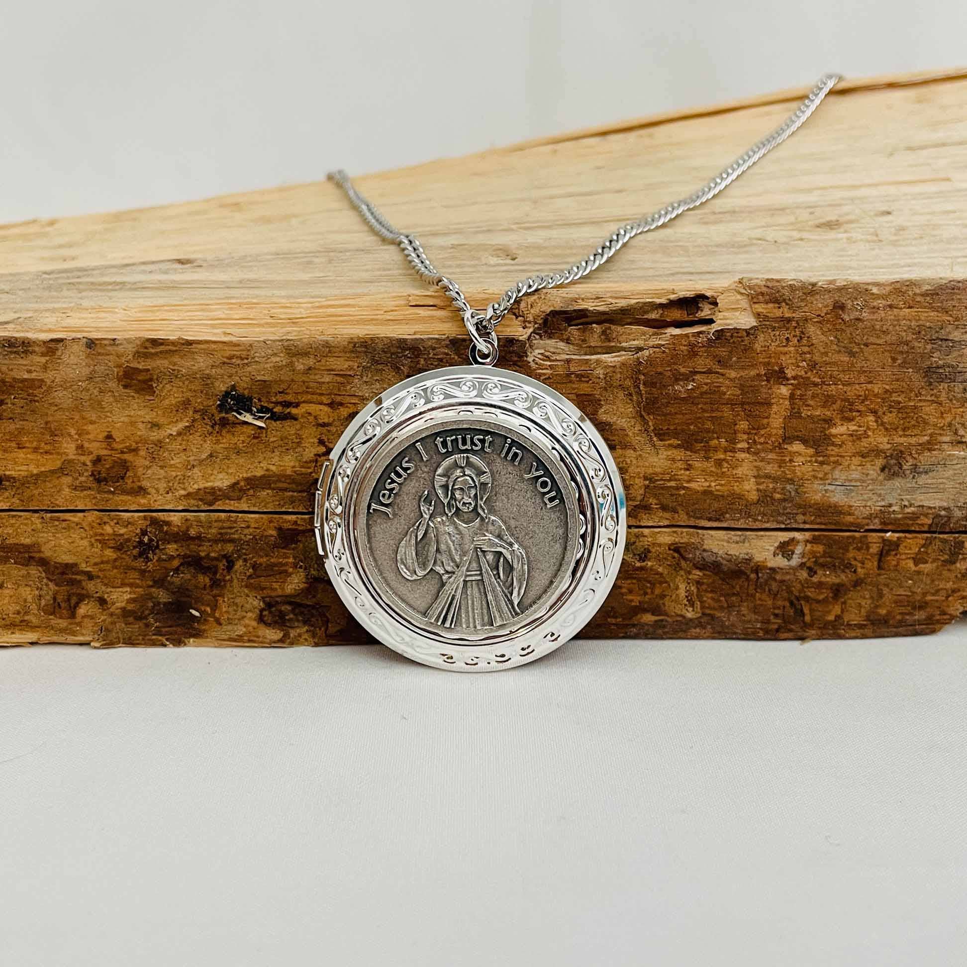 DIVINE MERCY Filigree SS Locket with Chain