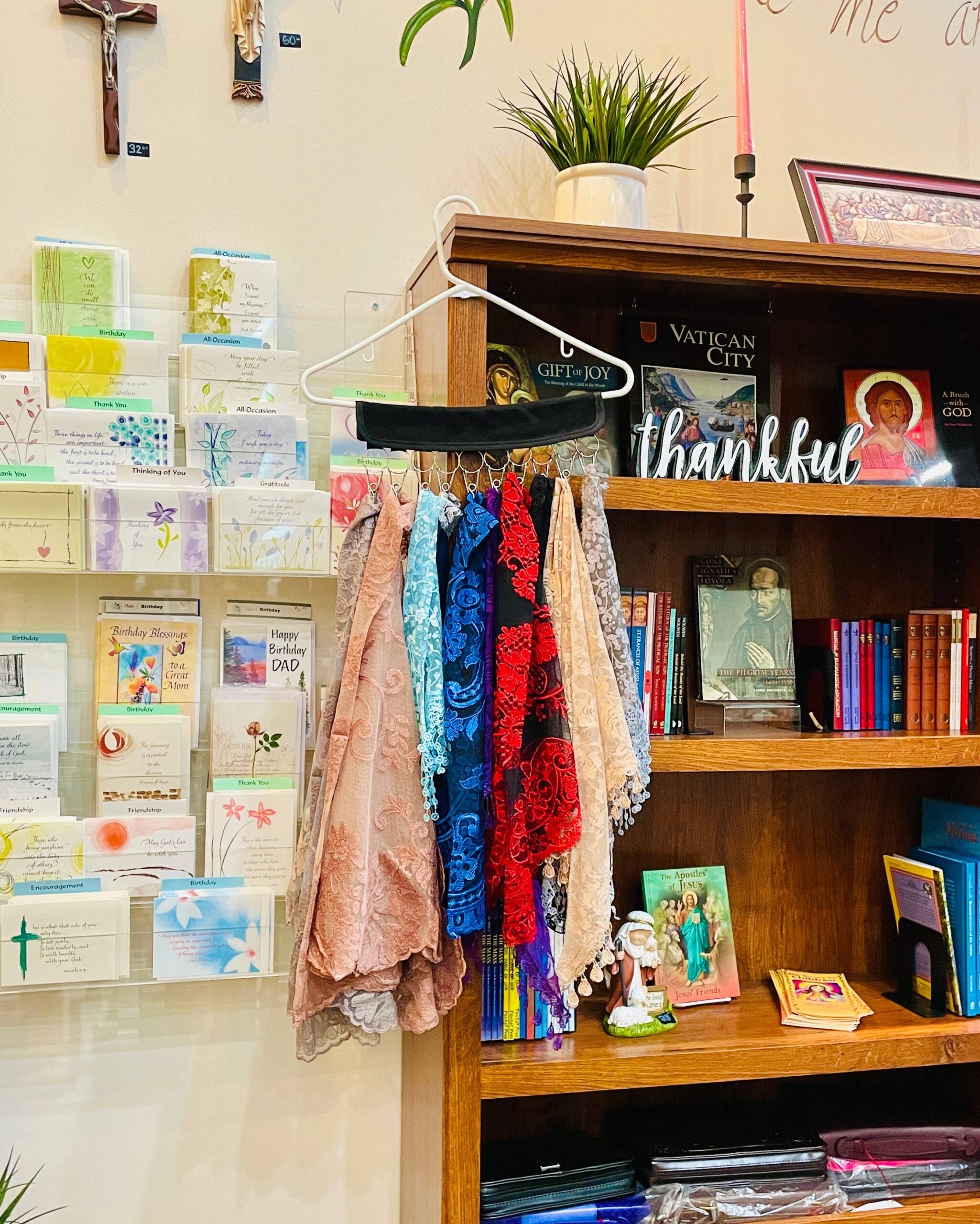 Portable Veil Display Holds 10 pieces each