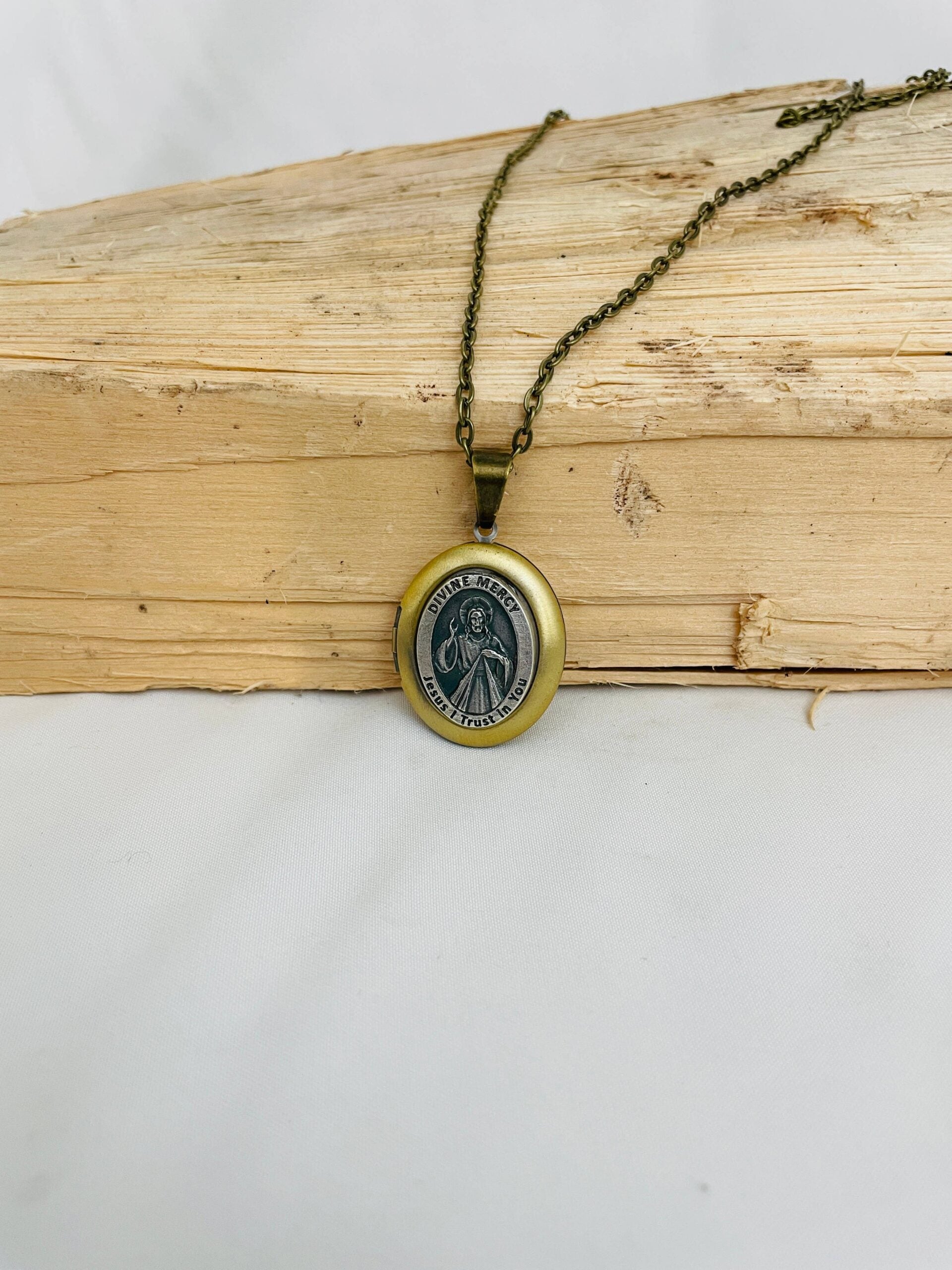 DIVINE MERCY BRONZE Locket w/Chain  