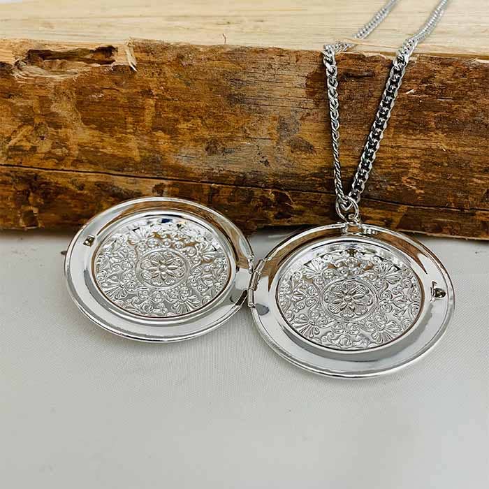 DIVINE MERCY Filigree SS Locket with Chain