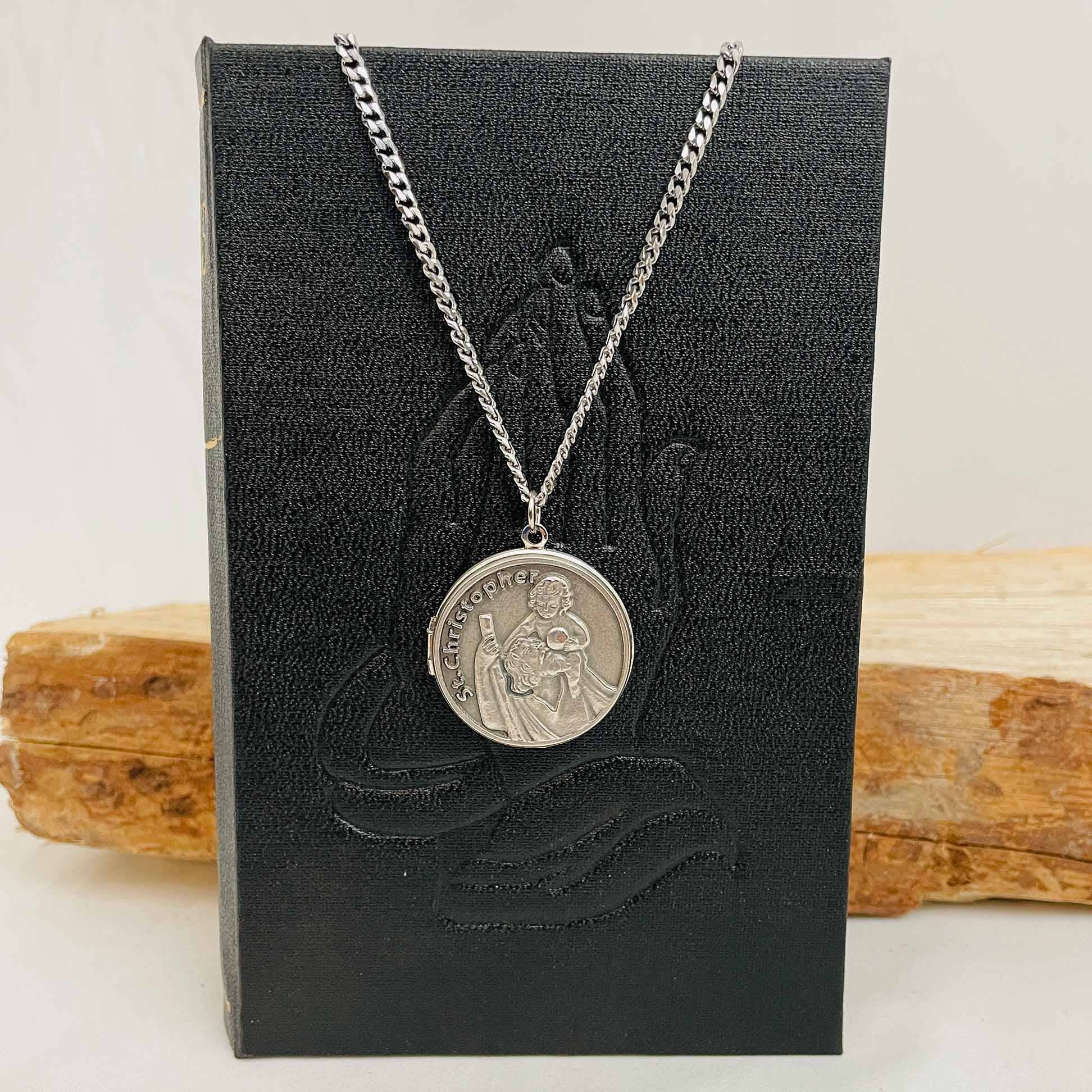 ST CHRISTOPHER SS Locket w/chain    (MOQ 2)